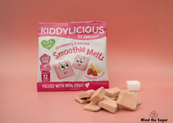 One pack of Kiddylicious Strawberry & Banana Smoothie Melts 6G contains 4g of sugar, equivalent to 1 sugar cube A photo of Kiddylicious Strawberry & Banana Smoothie Melts 6G pack with 1 cube of sugar.